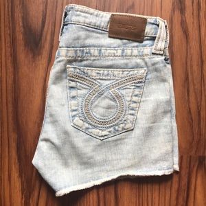 ⭐️Super Cute Big Star Cut Off Shorts! ⭐️